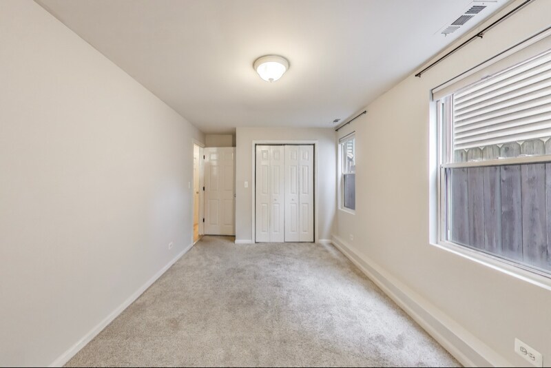 Building Photo - 2621 N Drake Ave