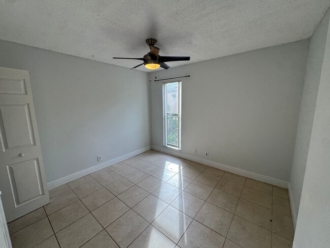 Building Photo - 4501 Treehouse Ln