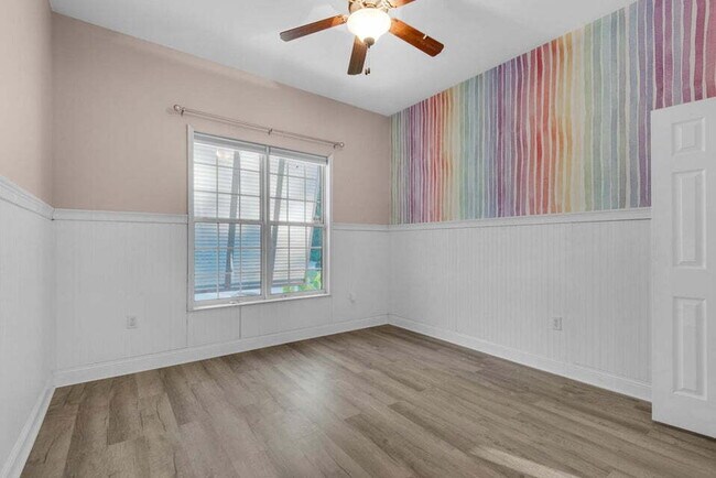 Building Photo - "Charming 3-Bed Oasis with Pool in Niceville!"