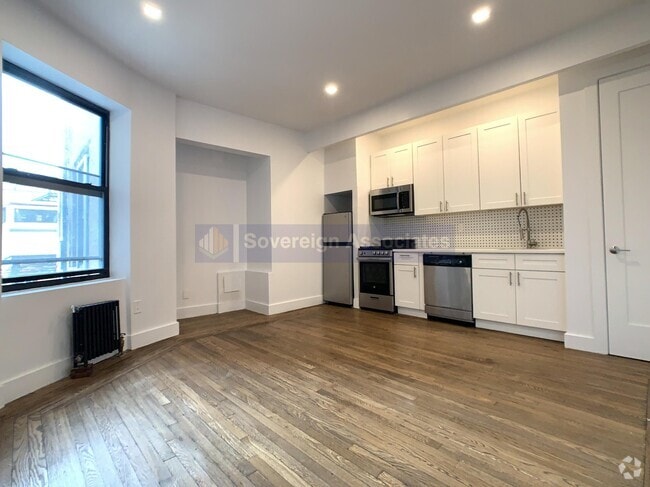 Building Photo - 45 Tiemann Pl