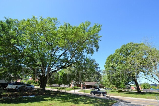 Building Photo - 4836 Rollins Rd