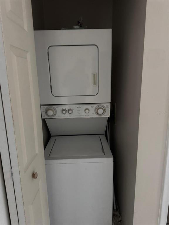 Building Photo - 2416 SE Garden Terrace