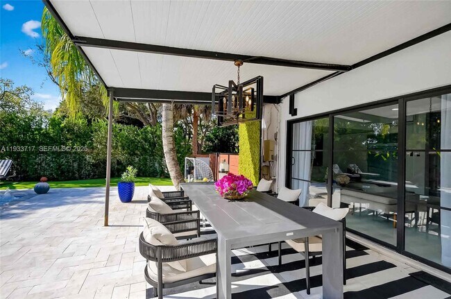 Building Photo - 800 NE 97th St