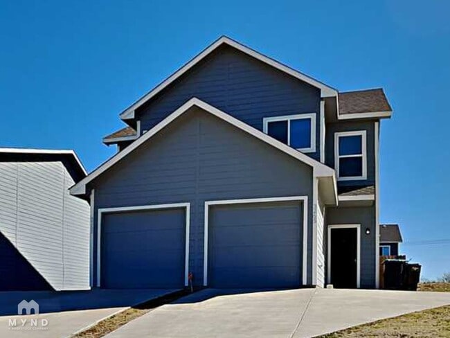 Building Photo - 3265 Karen St