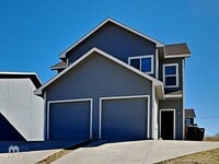 Building Photo - 3265 Karen St