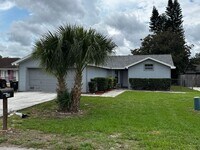 Building Photo - Updated & Spacious Home