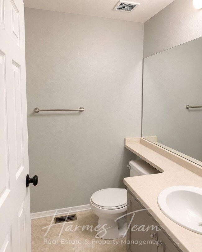 Building Photo - 5960 Grapevine Dr
