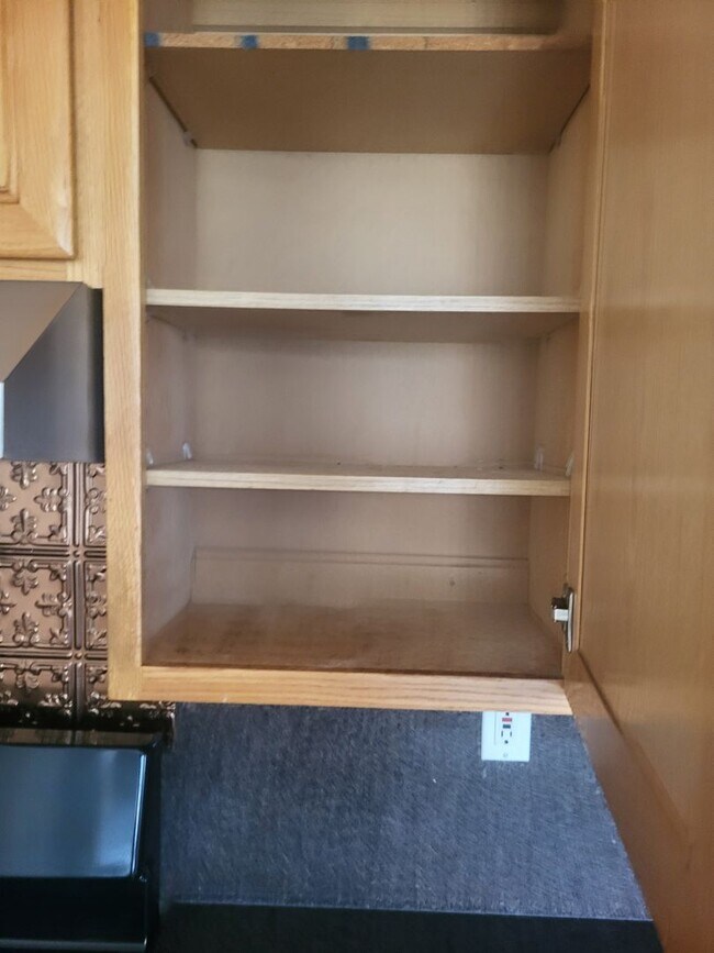 Building Photo - 5049 Pine Lake Ct