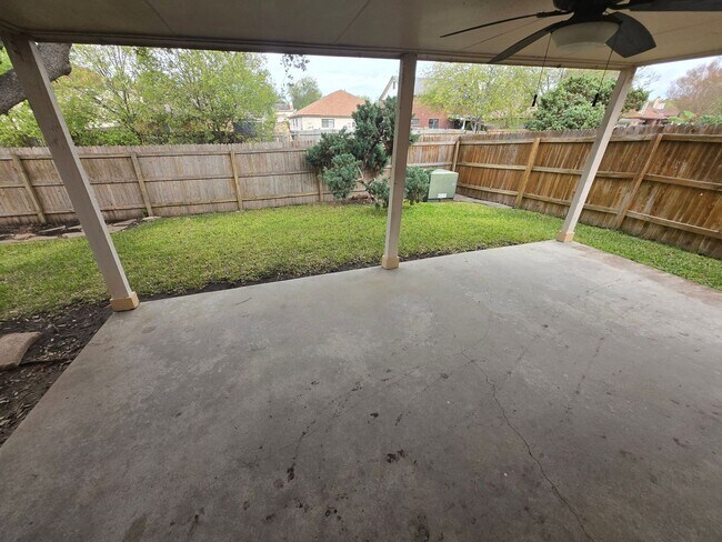 Building Photo - 8007 Sunshine Trail Dr
