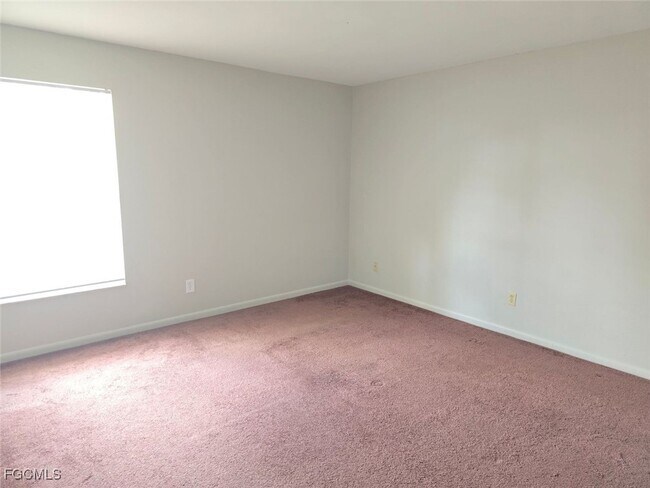 Building Photo - 2312 SE 6th Terrace