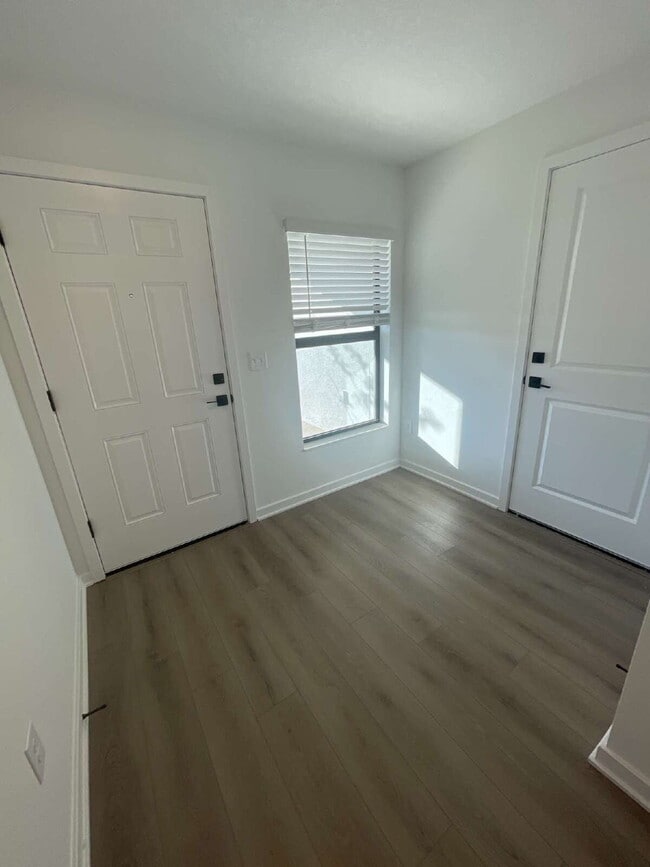 Building Photo - 1270 Ahoy Ave