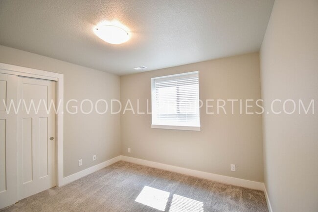 Building Photo - Must See!! Modern Style Ranch, 3 bedroom 2.5 bath home in Waukee!