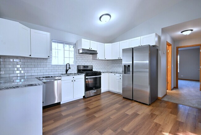 Building Photo - 19 E Pineview Dr