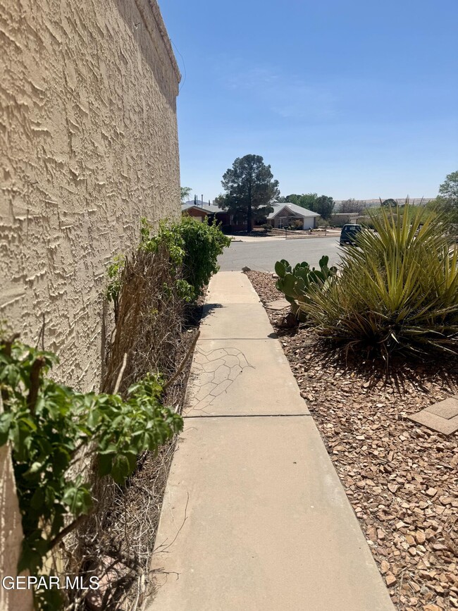 Building Photo - 7121 Gran Vida Dr
