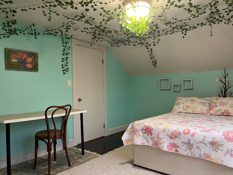 Building Photo - 1087 N Hoosac Rd