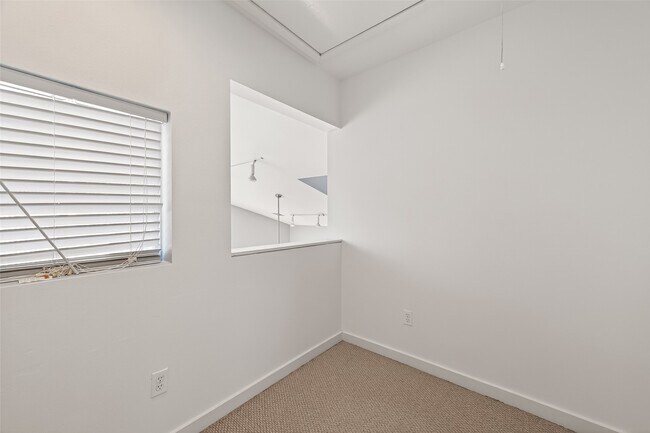 Building Photo - 6911 Yellowstone Way Dr