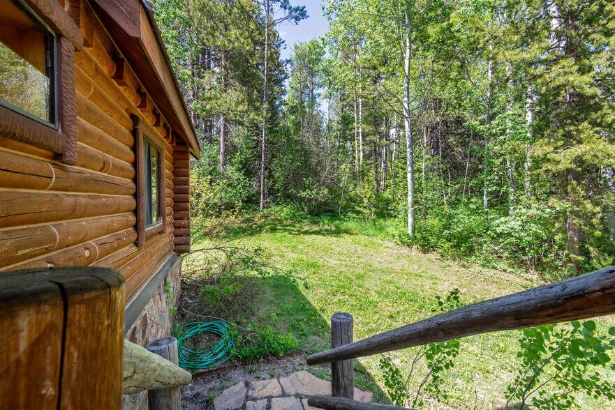 Building Photo - 7204 Pine Tree Rd