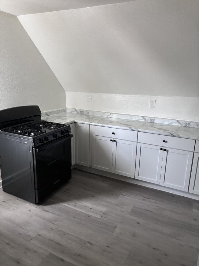 Building Photo - 2166 S 6th St