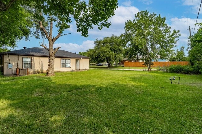 Building Photo - 10601 Murr Way