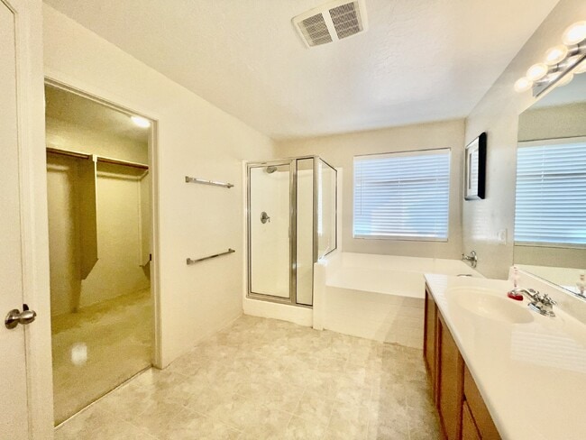 Building Photo - SPACIOUS 3 BEDROOM + LOFT | SILVERSTONE RANCH | GILCREASE ORCHARD VIEWS