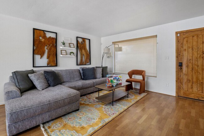 Building Photo - COMING SOON! Fully Furnished 3 Bedroom 3 Bathroom Home in Old Town Scottsdale