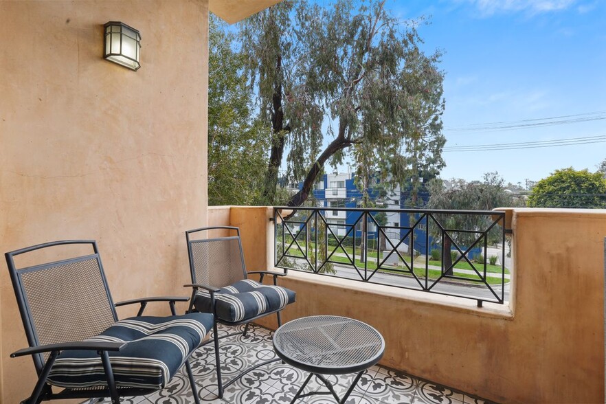 Building Photo - 16123 Sunset Blvd