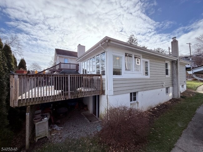 Building Photo - 40 W Shore Rd