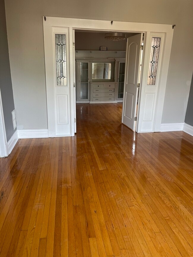 Building Photo - 7421 S Eberhart Ave