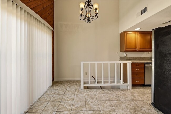 Building Photo - 23821 Hillhurst Dr
