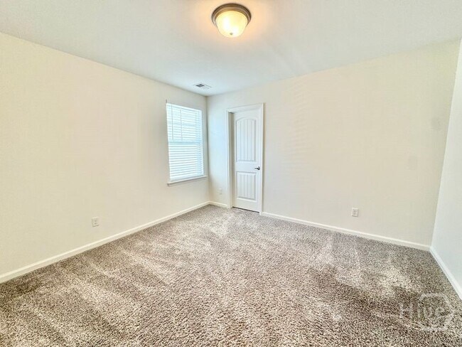 Building Photo - 28 Pomona Cir