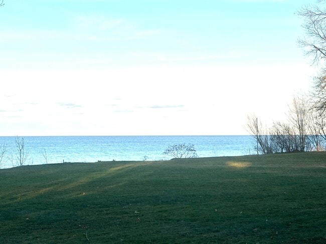 Building Photo - Renovated Spectacular Lakefront Carriage H...