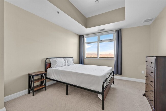 Building Photo - Luxury High-Rise Condo on Downtown Fremont...