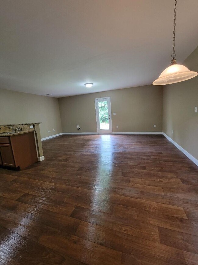Building Photo - 318 Zach Dr