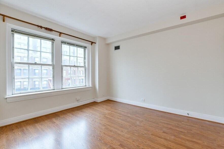 Building Photo - 534 Beacon St