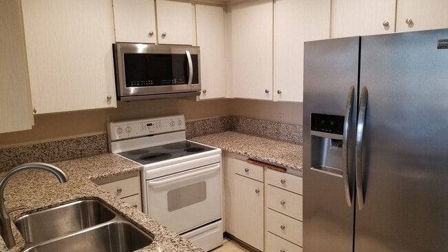 Building Photo - Beautiful 2 Bed, 2 Bath Condo in Great Valley Village Neighborhood