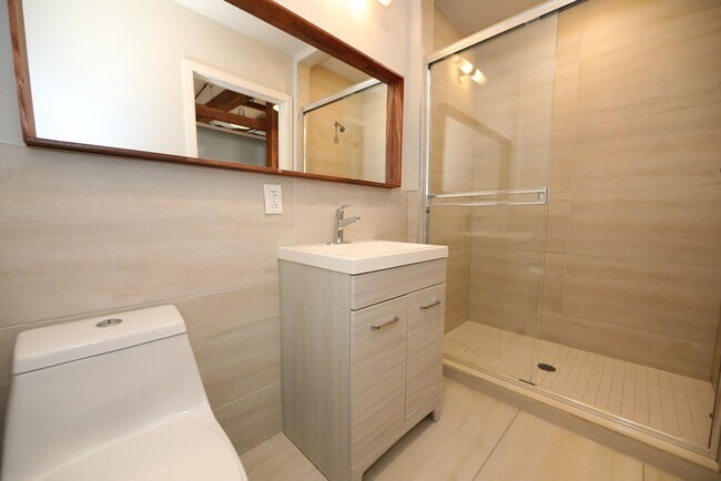 Interior Photo - 1822 E Glenwood Ave
