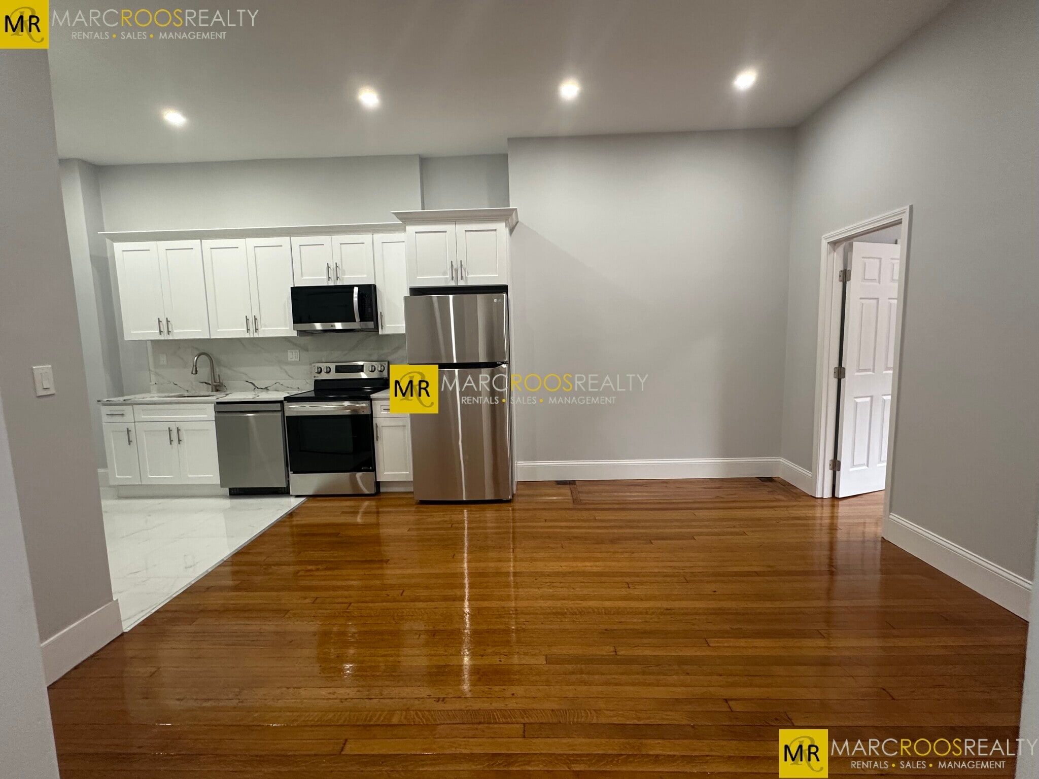 Building Photo - 474 Commonwealth Ave