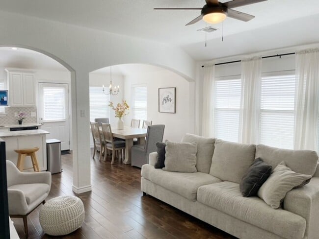 Building Photo - 3BED/2BATH Home for lease! Available NOW!