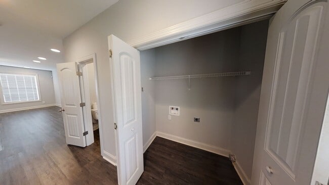 Building Photo - 3855 Academy Dr