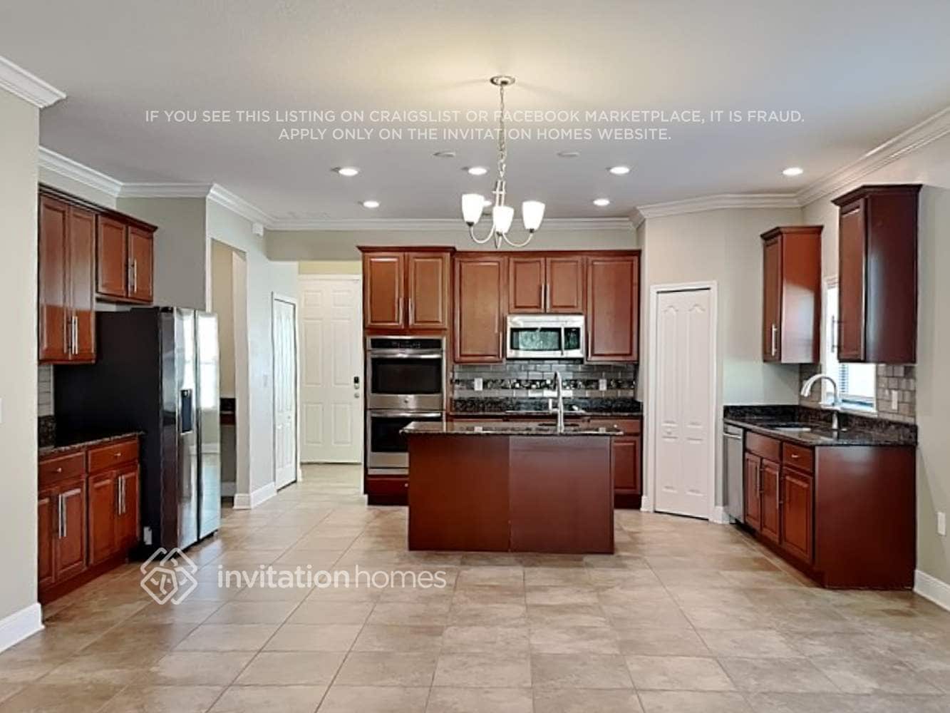 Building Photo - 7526 39th Ave E