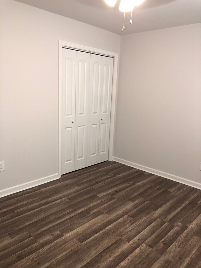 Building Photo - 3649 Meadowdale Dr