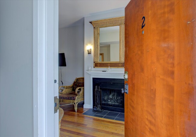 Primary Photo - 1118 F St NE