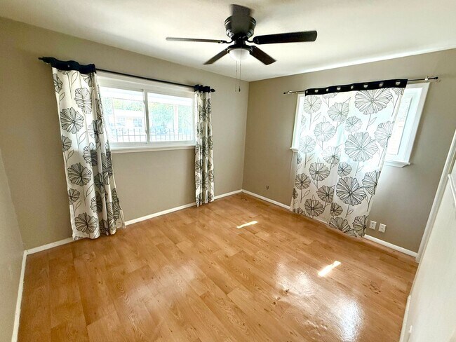Building Photo - Charming 2-Bedroom Home with Flex Room & Gated Entry
