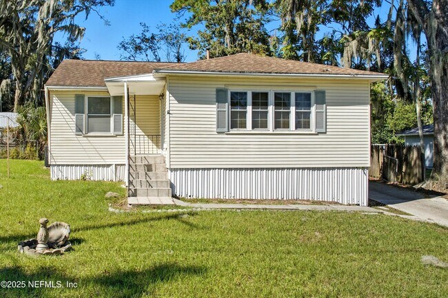 Primary Photo - 1546 River Hills Cir W