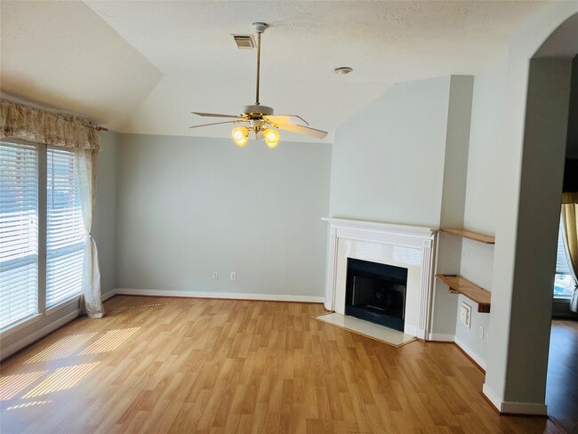 Building Photo - 310 Annes Way