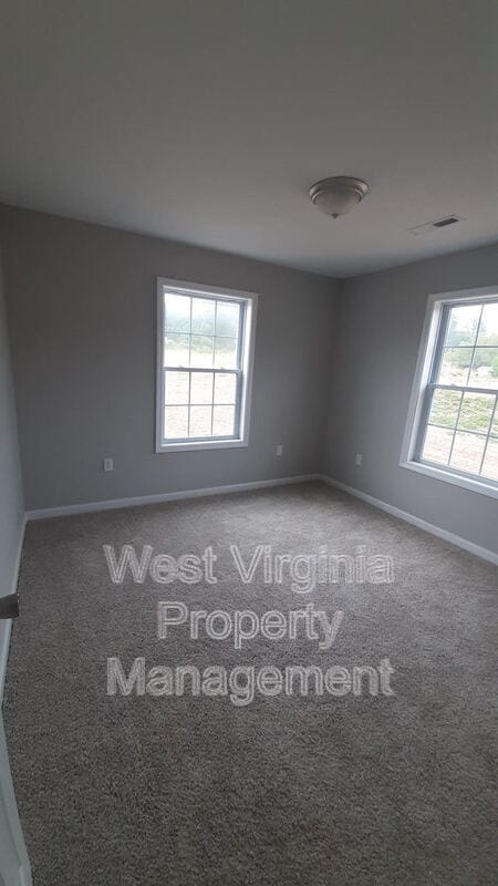 Building Photo - 760 Circleview Dr