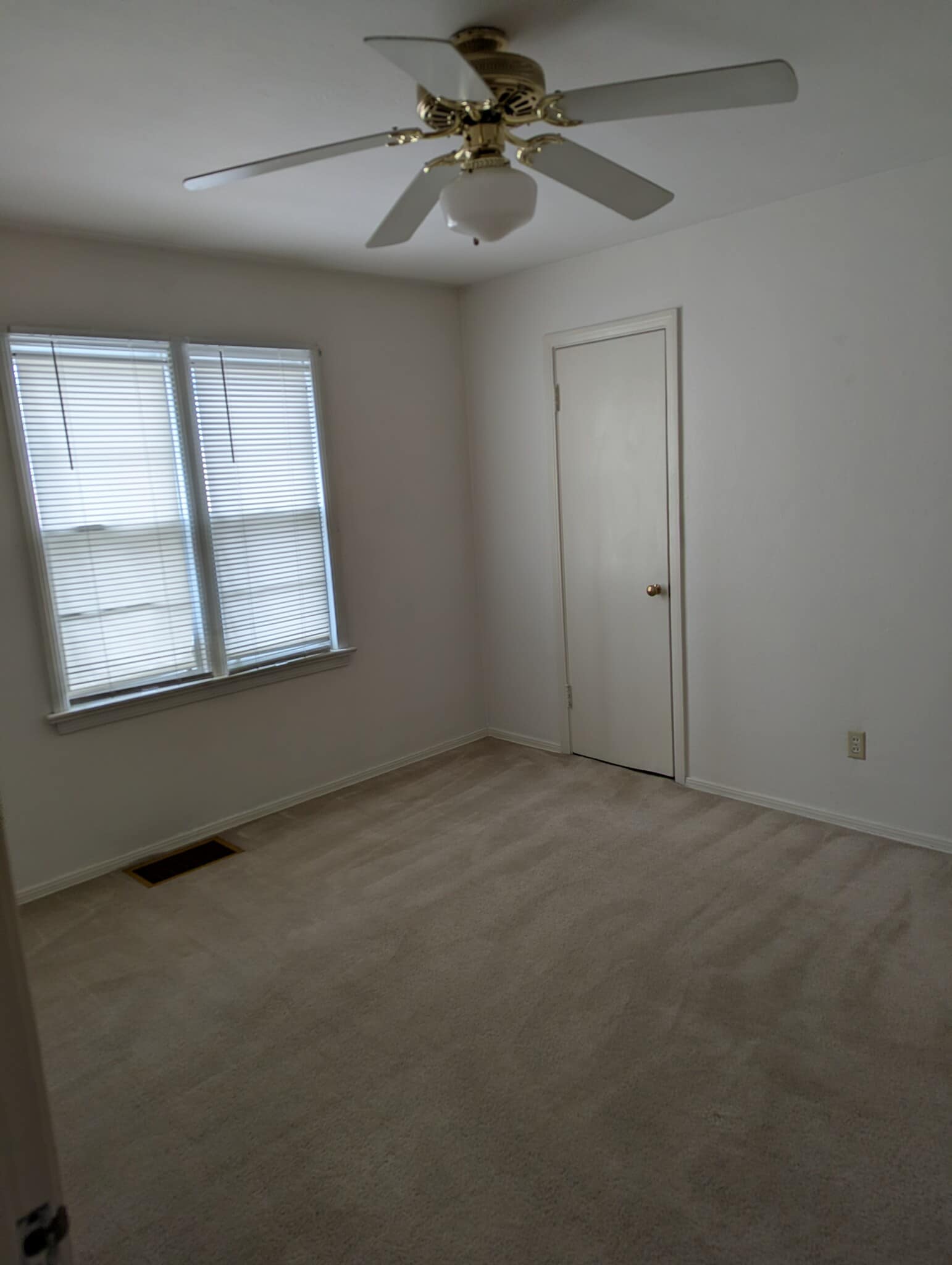 Bedroom is in northeast corner - 119 Farragut Ave