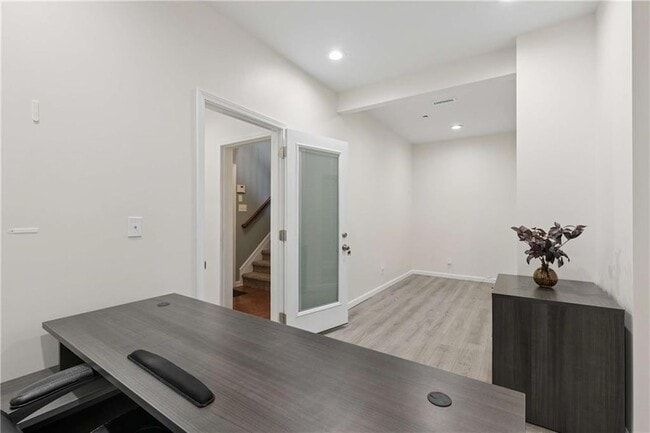 Building Photo - 330 Holbrook Rd