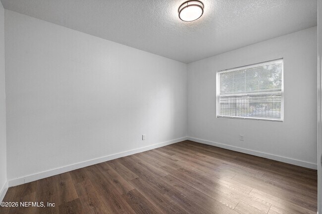 Building Photo - 231 E 16th St