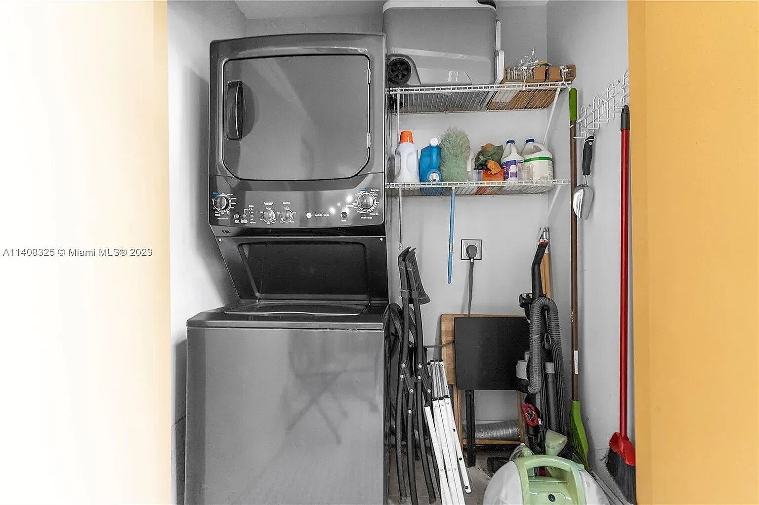 Building Photo - 10441 SW 156th Ct